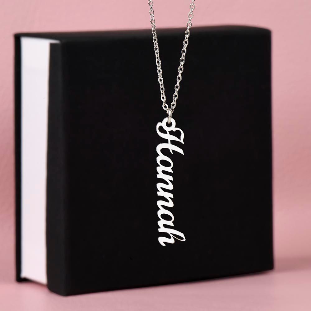 Vertical name necklace without message card