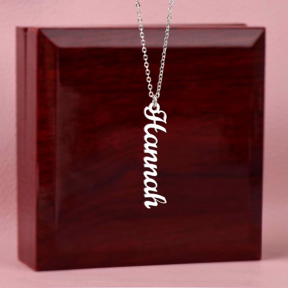 Vertical name necklace without message card